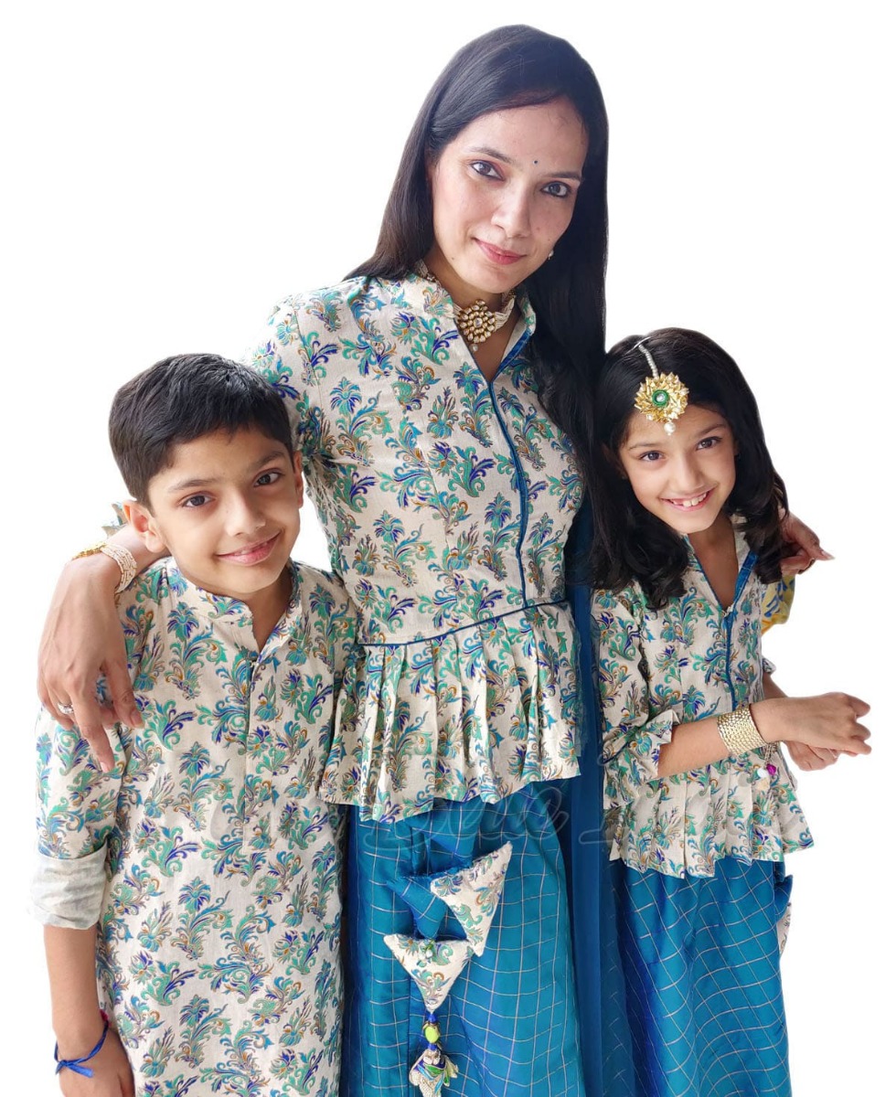 Pin by Ashwini Madiraju on Mom and Me combos | Mom daughter matching  outfits, Family outfits, Mom daughter outfits